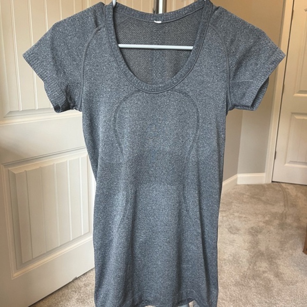 Gray Lululemon Swiftly Tech Short-Sleeve Shirt Size 4